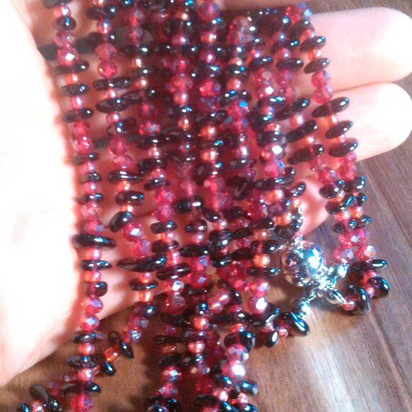 Indian Garnet and Seed Bead Triple Strand Magnetic Clasp Necklace - Picture 7 of 8